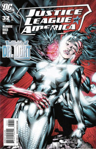 Justice League of America #32 by DC Comics